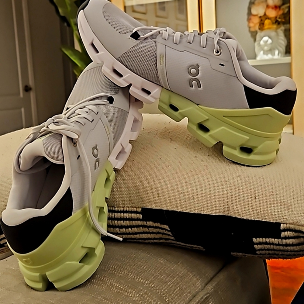 Cloudflyer 4. MEN'S size 8.5